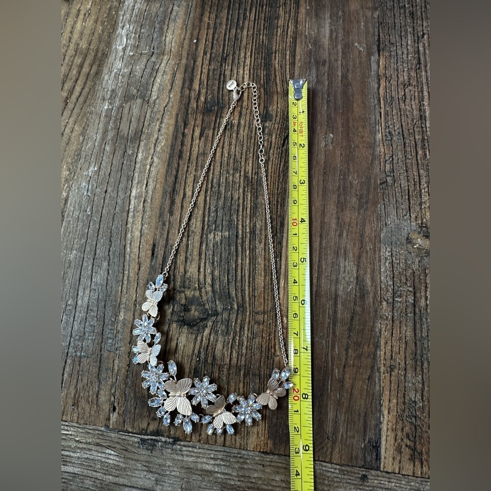 Delicate butterflies and Floral Gold Necklace - Picture 6 of 8